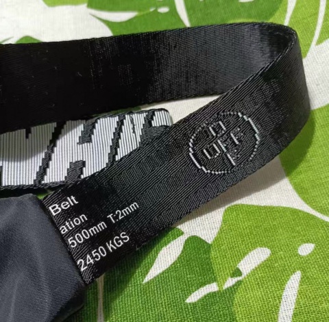 Torebka nerka na ramię Off White Torebka nerka na ramię Off White