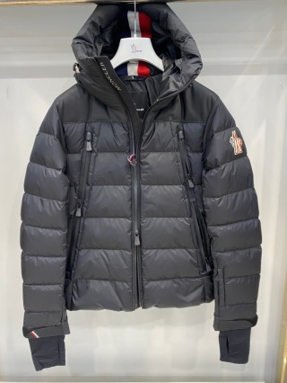 Kurtka puchowa Moncler