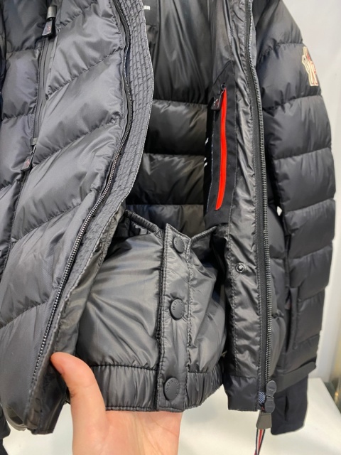 Kurtka puchowa Moncler