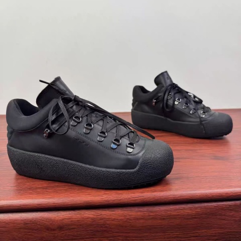 Ekskluzywne śniegowce Bally