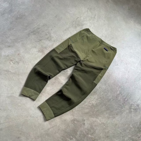 Spodnie cargo Patagonie – wodoodporne, ocieplane, z kieszeniami na zamek