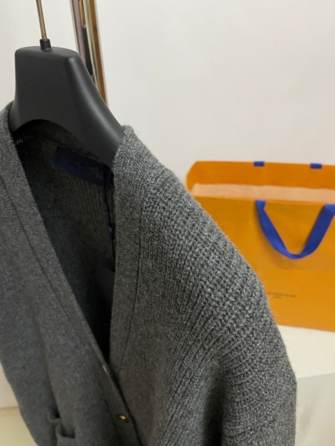 Sweter zapinany na guziki Louis Vuitton