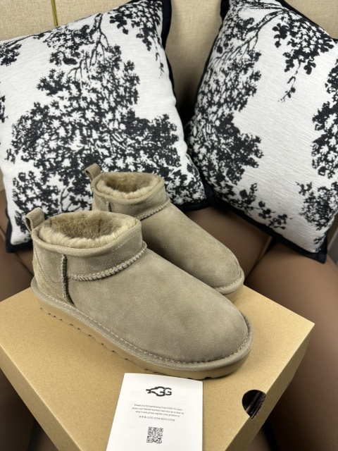 Buty krótki śniegowce UGG