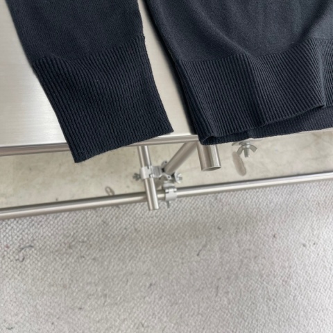 Sweter męski welaniny na guziki Ami Paris