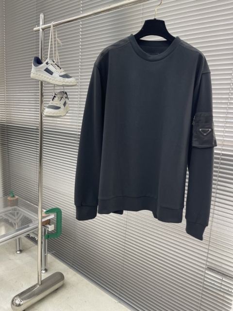 Czarna bluza męska Prada