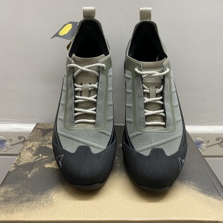 Buty Roa