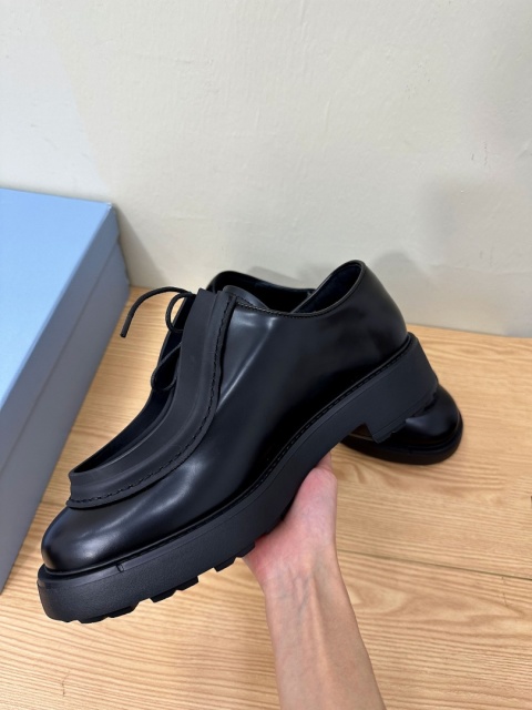 Buty mokasyny Prada