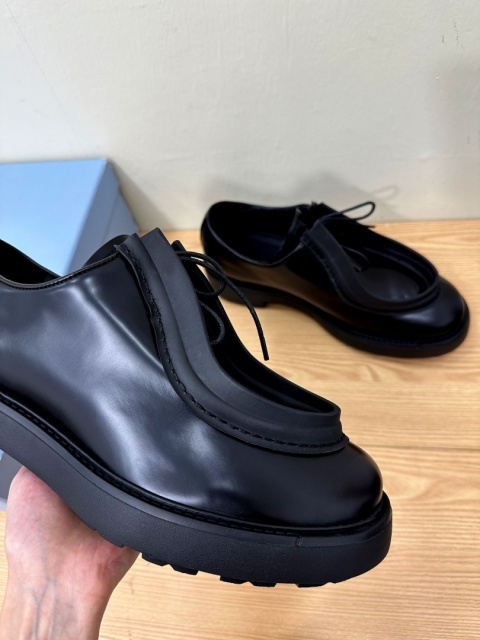 Buty mokasyny Prada
