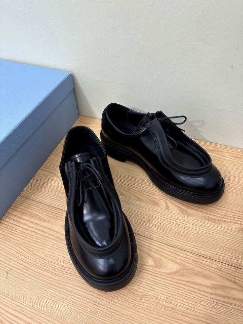 Buty mokasyny Prada