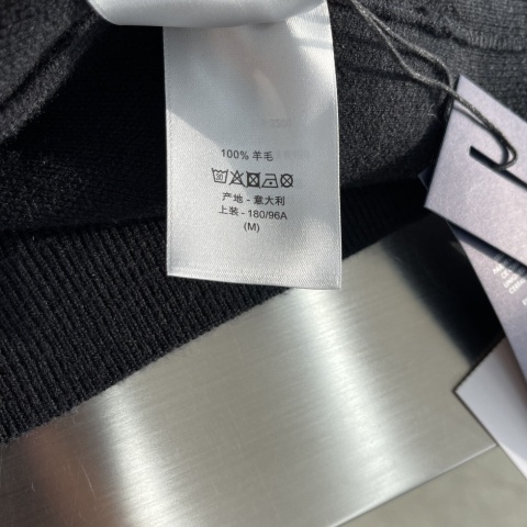 Sweter zapinany na zamek Christian Dior