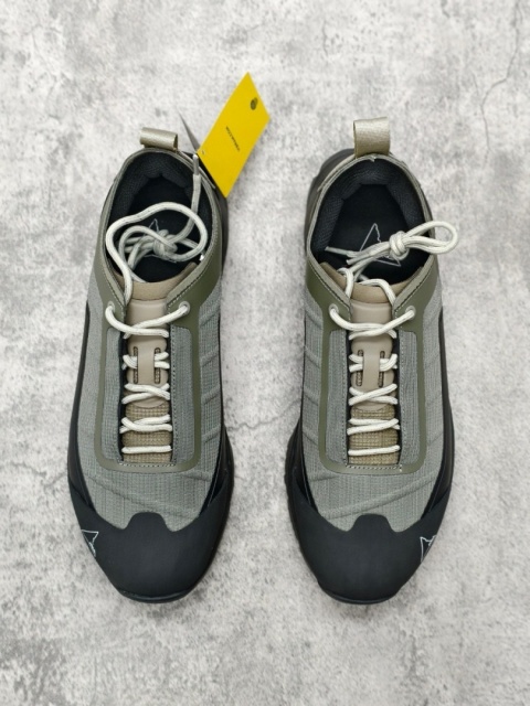 Buty Roa
